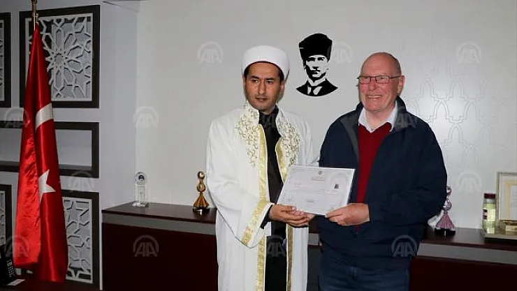 Muğla'da 72 yaşındaki İngiltere uyruklu bir kişi Müslüman oldu