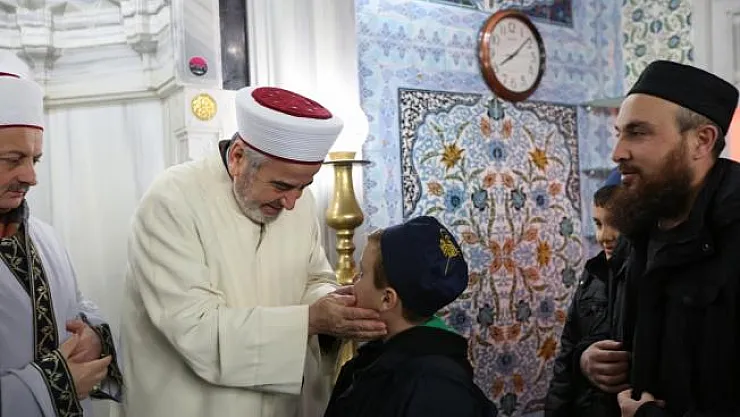 'Müslüman kimliğin inşası camidedir'