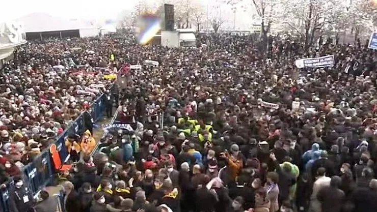 Ne sosyal mesafe ne maske! AKP 7. Olağanüstü Kongresi'nden güne damgasını vuran kareler!