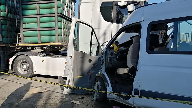 Öğrenci Servisi Feci Kaza Yaptı: Ölü Ve Yaralılar Var