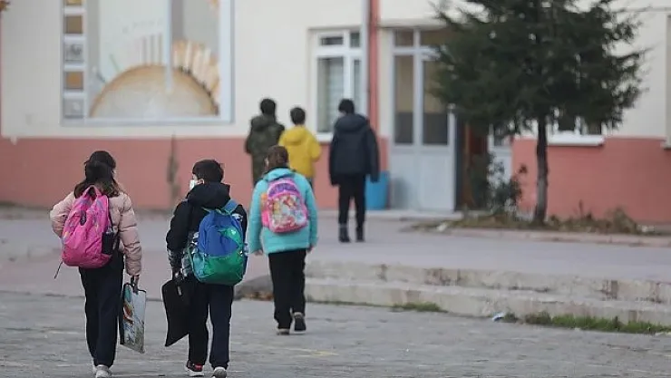 Öğrencilere kötü haber: MEB'den yaz tatili kararı! Duyuru yapıldı