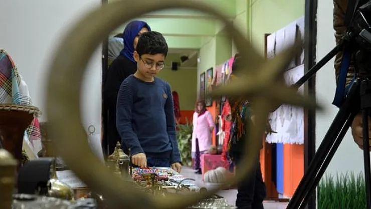 Öğretmen çift 40 yıl biriktirdikleri eşyalardan sergi açtı