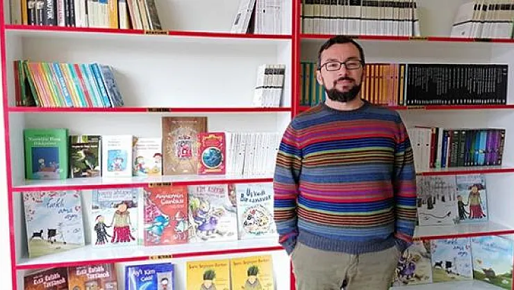 Öğretmen'den Alkışlanacak Hareket: Halk Kitaplığı Kurdu