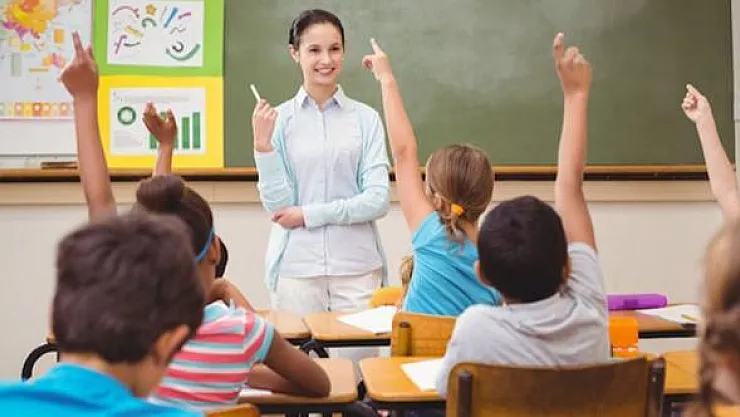 Öğretmenlerin merakla beklediği ek ders saatlerine ilişkin karar Resmi Gazete'de yayınlandı