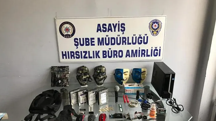 Okuldan maskeli hırsızlık güvenlik kamerasında