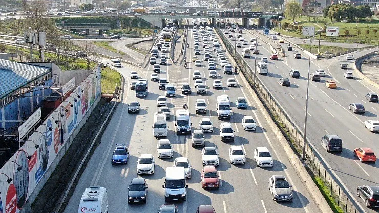 Okullar Kapanınca İstanbullular Yollara Döküldü! Uzun Kuyruklar Oluştu