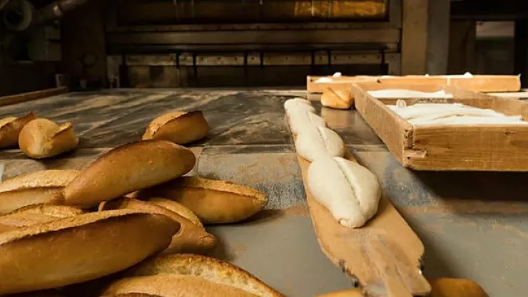 Onay beklemeden ekmek fiyatlarına görülmemiş zam! 5 TL'ye dayandı!