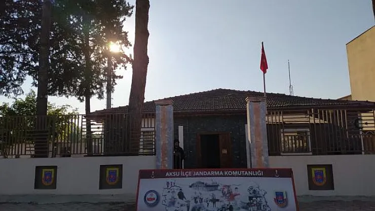 Ormanın karanlıklarında kaybolunca Aksu Jandarma ekipleri kurtardı!