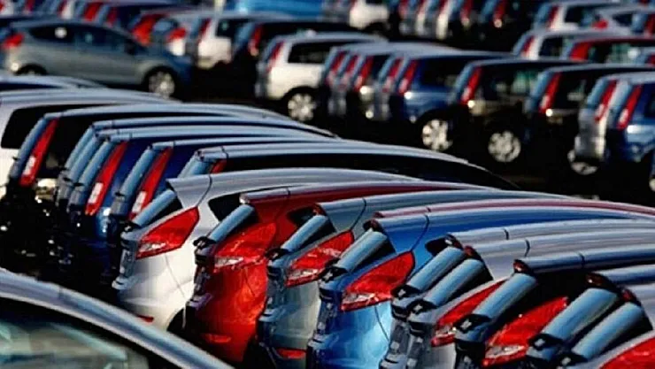 Otomotiv piyasaları bir anda canlandı! EYT'den faydalanmak isteyen aracını ucuza satışa çıkardı!