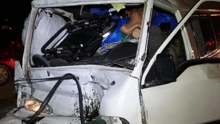Özel Halk Otobüsü İle Minibüs Çarpıştı !