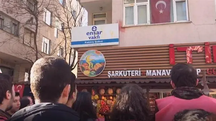 Paramız Ensar'a gidiyor deyip yumurtalı protesto ettiler!