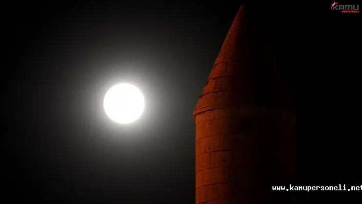 Parçalı Ay Tutulması Gerçekleşti