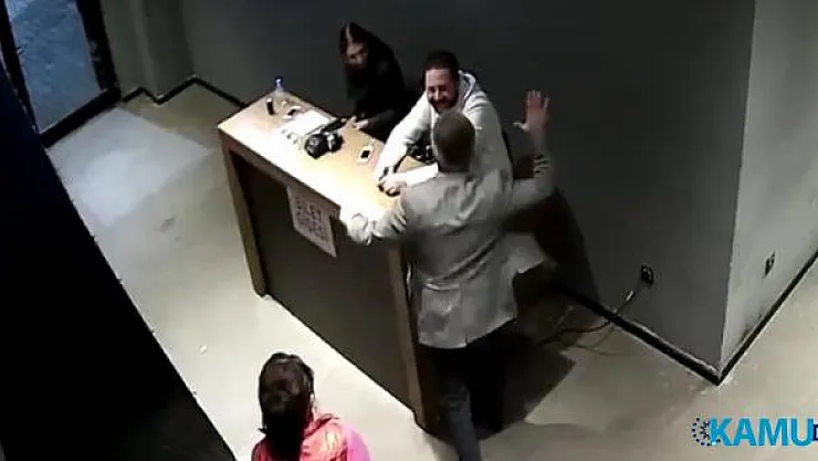 Patrondan çalışanlara 'ayağa kalkmadın' dayağı! Patron serbest bırakıldı
