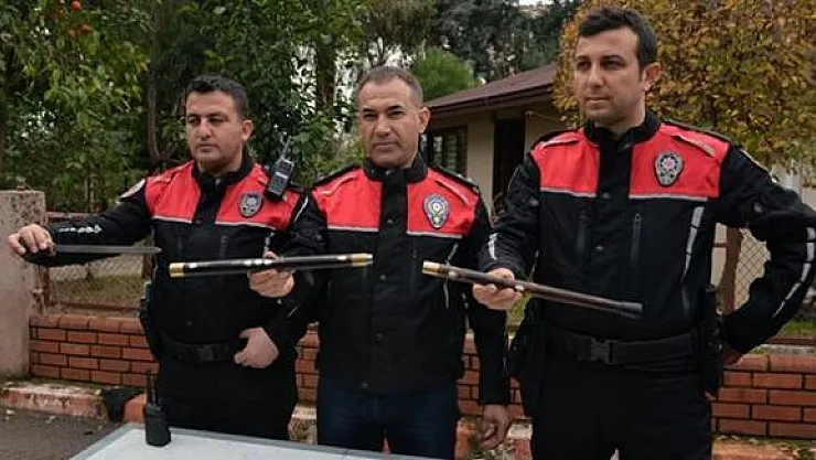 Polis Şüphelendi: Baston Görünümlü Kılıç Ele Geçirildi