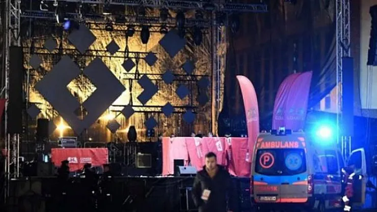 Polonyalı belediye başkanı sahnede bıçaklı saldırıya uğradı