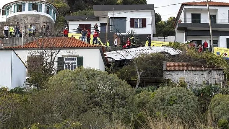 Portekiz'de Feci Kaza! Turistleri Taşıyan Otobüs Devrildi! 28 Alman Turist Öldü