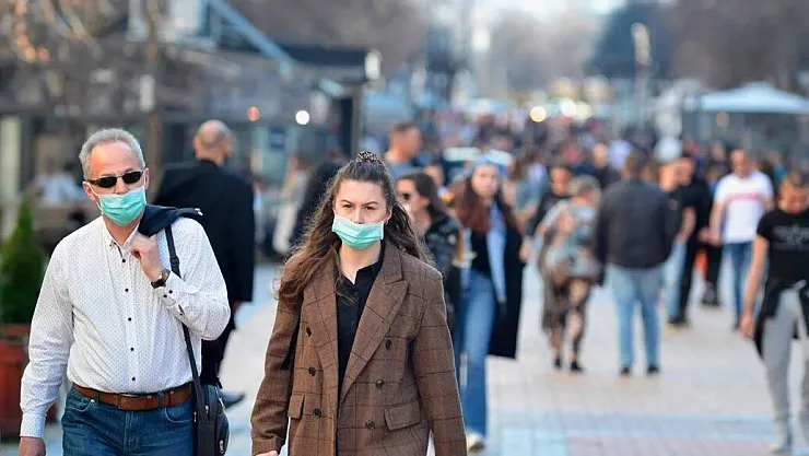 Resmen patlama yaşandı: Vakalar yüzde 50 birden arttı! Maske açıklaması geldi