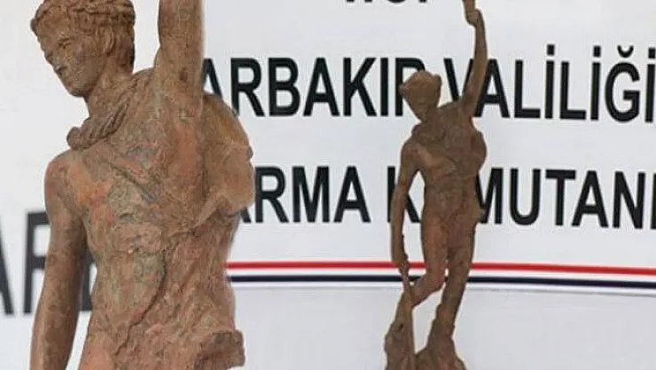 Roma dönemine ait savaşçı figürlü bronz heykel ele geçirildi!