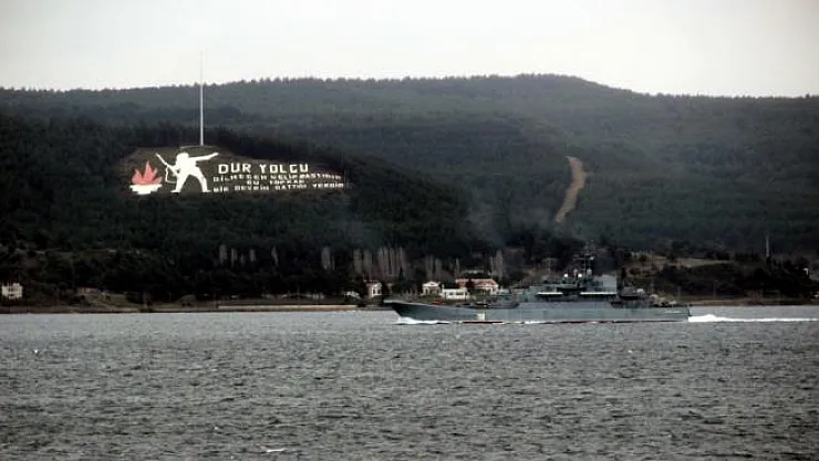 Rus askeri gemileri Çanakkale Boğazı'ndan geçti
