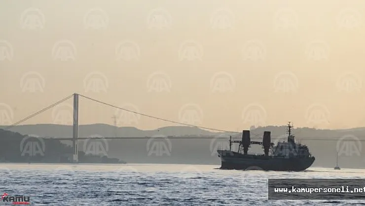 Rus askeri kargo gemisi İstanbul Boğazı'ndan Geçti