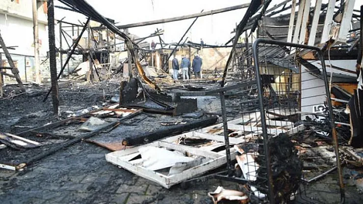 Sakarya Karasu'da, Çarşıda çıkan yangında 30 dükkan küle döndü