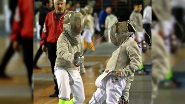 Samsun'da Açık Eskrim Turnuvası başladı