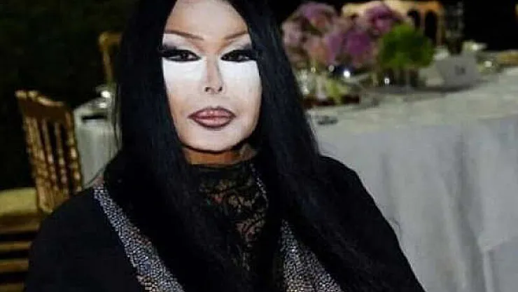 Sanat camiasından deprem bölgesine dev destek! Bülent Ersoy deprem bölgesine 1 milyon TL ve AFAD'a 5 iş makinesi bağışladı!