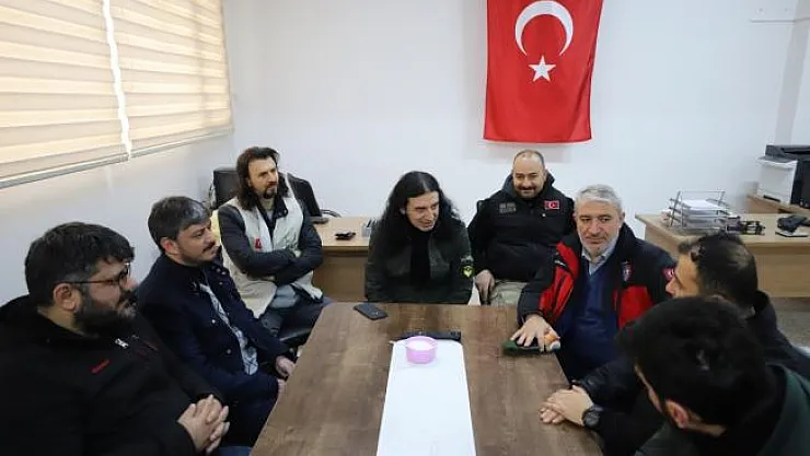 Sanatçı Kekilli, Suriye'de sığınmacı kamplarını ziyaret etti