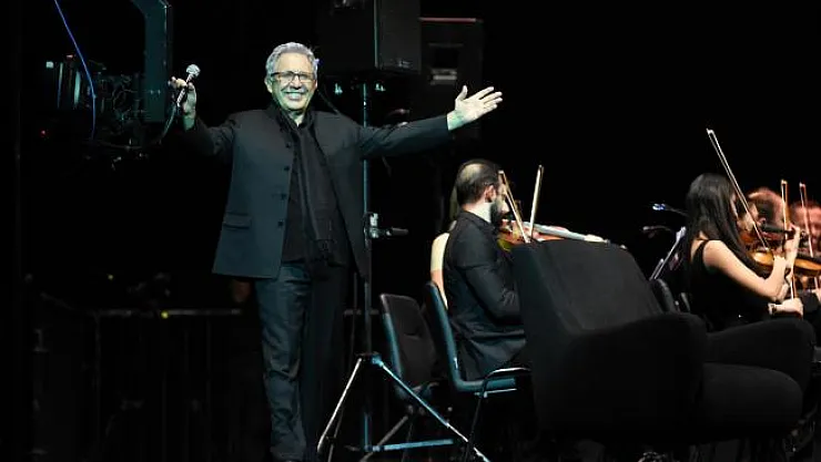 Sanatçılardan Depremzedelere Tam Destek!