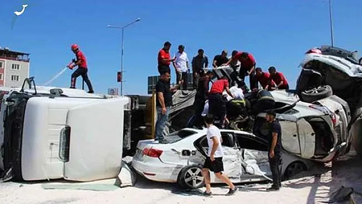 Şanlıurfa'da TIR Dehşeti: Önüne Gelen Aracı Biçti