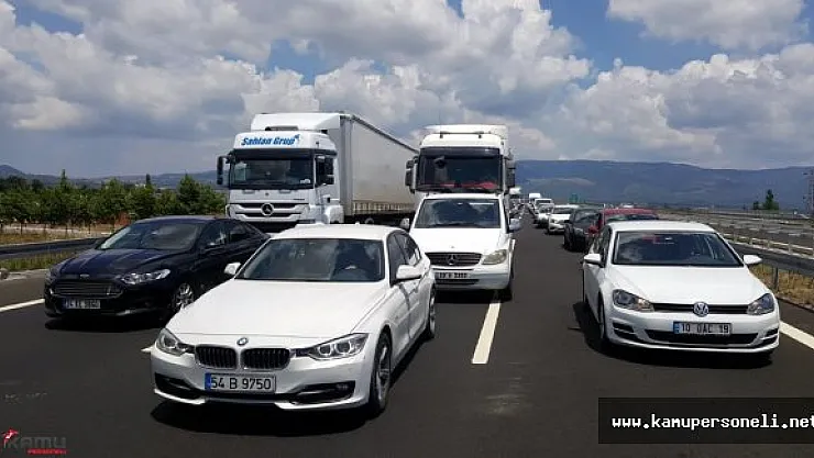 Şehirler Arası Otoyollarda Son Durum ( Gebze İzmir Otoyolu Bayram Yoğunluğu Yaşıyor )