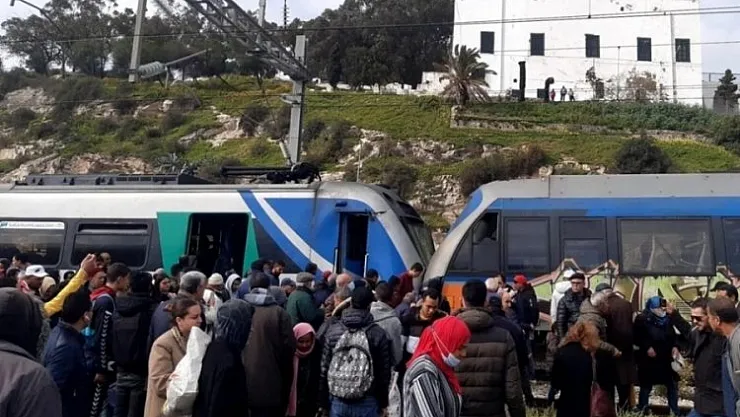 Şehirlerarası Sefer Yapan Trenler Çarpıştı! Onlarca Kişi Yaralandı!
