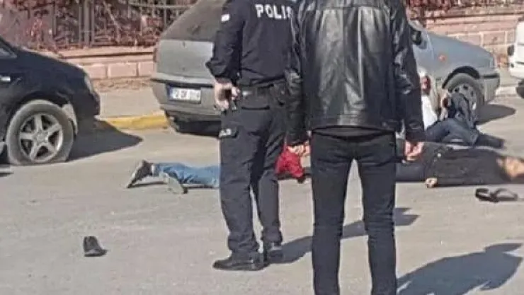 Son dakika: Batman Adliyesi önününde silahlar çekildi: Ölü ve yaralılar var