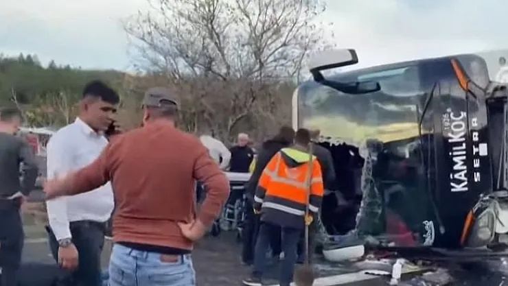 Son dakika Bolu'da yolcu otobüsü devrildi: Çok sayıda ekip sevk edildi! Çok sayıda ölü ve yaralı var