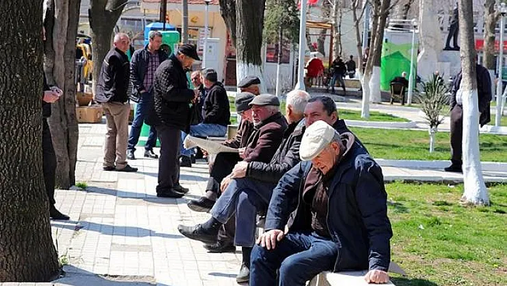 Son Dakika! Bu geceden itibaren 65 yaş üstüne sokağa çıkma yasağı getirildi!