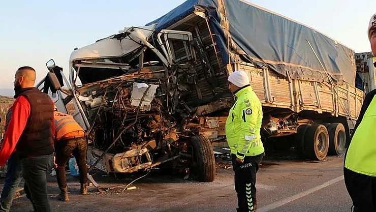 Son dakika facia gibi kaza oldu! Ağır yaralananlar var: Çok sayıda ekip sevk edildi