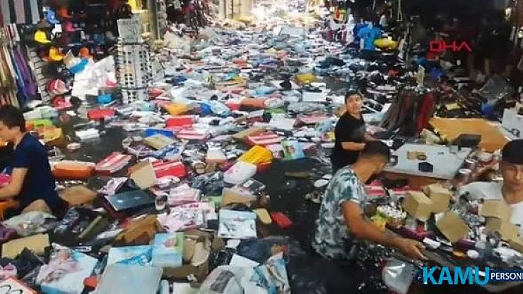 Son dakika! İstanbul Eminönü'nü su bastı! Aşırı yağışlar sele neden oldu Eminönü çarşısını su bastı