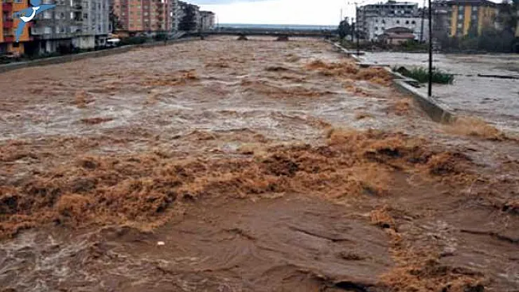 Son Dakika! Rize'de Heyelan Meydana Geldi