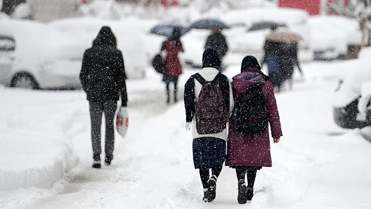 Son dakika yoğun kar yağışı var! Kaymakamlıklar peş peşe duyurdu: O illerde okullar tatil edildi