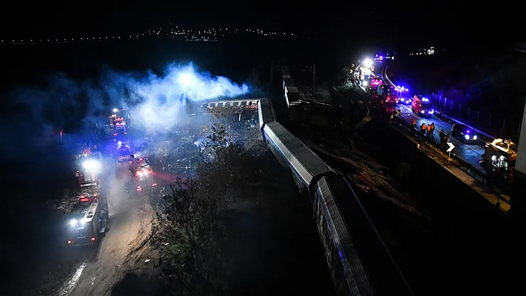 Son yılların en korkunç tren kazası yaşandı! Yolcu treni ateş topuna döndü! Korkunç kazanın bilançosu ağır oldu!