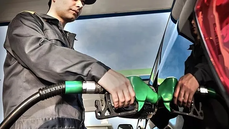 Son zamlardan sonra akaryakıta indirim müjdesi geldi! Benzin motorin ve LPG'ye indirim yapıldı: İşte yeni yakıt fiyatları