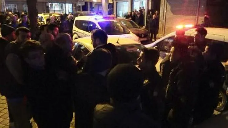 Sultangazi'de Dehşet! Karısını Döven Adam, Araya Girenleri Bıçakladı! Yaralılar Var