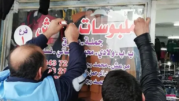 Suriyeliler tarafından işletilen işletmelerdeki 'Arapça' yazılı tabela ve afişlere vatandaştan tepki