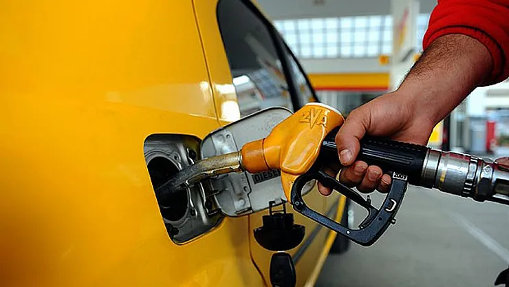 Sürücülere yeni yıl müjdesi verildi: 15 Şubat'a kadar devam edecek! Benzin motorin ve LPG'ye indirim yapıldı