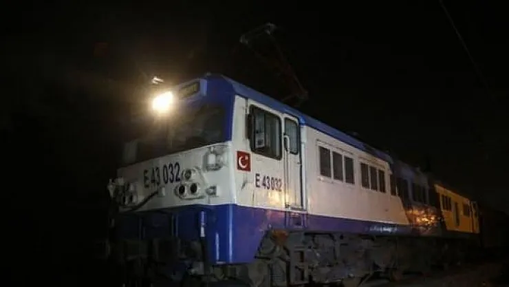 Tekirdağ'da Yük Treni İle Otomobil Çarpıştı!
