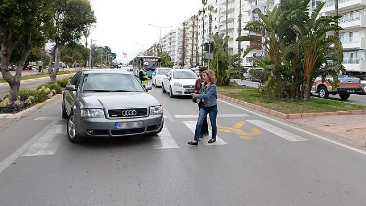 Trafikte yaya önceliği bilinci oluşması için bakanlık tarafından kampanya hazırlanacak