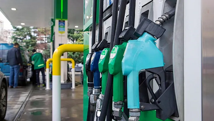 Türkiye'de Akaryakıt Fiyatları Fırlayabilir! AB'nin Rusya'ya Ambargo Kararı Petrol Piyasalarını Vuracak!