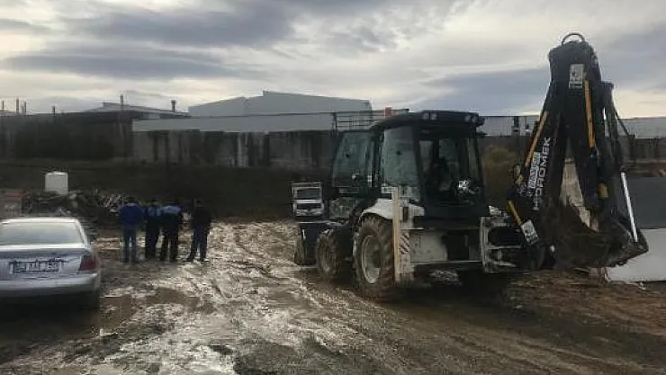 Tuzla'da Kimyasal atık alarmı verildi- Bölgeye kimse yaklaştırılmıyor
