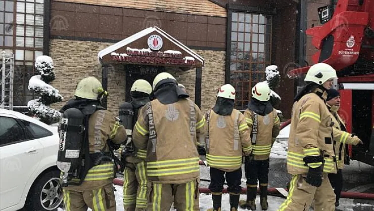 Ümraniye'de sosyal tesislerde çıkan yangın korkuttu