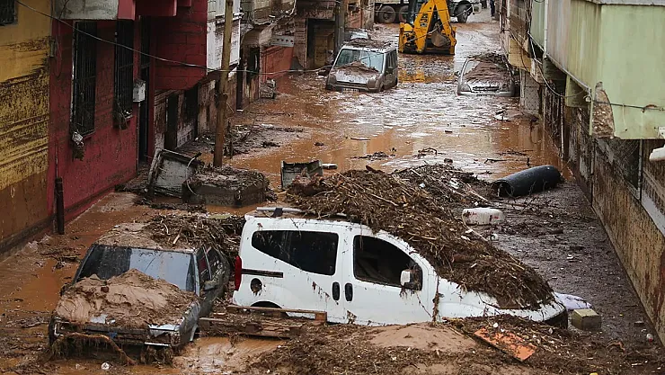 Uzmanlar acil kodla uyardı! İl il gün ve saat verildi! 'Yarına akşama dikkat yeniden sel felaketi yaşanabilir!'